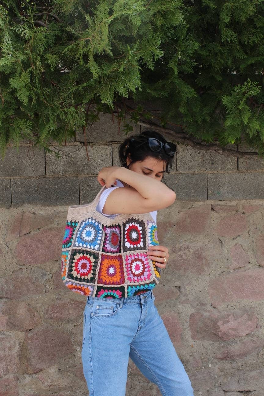 Crochet Boho Bag, Granny Square Shoulder Bag, Colorful Hippie Design, Unique Bohemian Retro Purse, Handmade Vintage Style Tote for Women