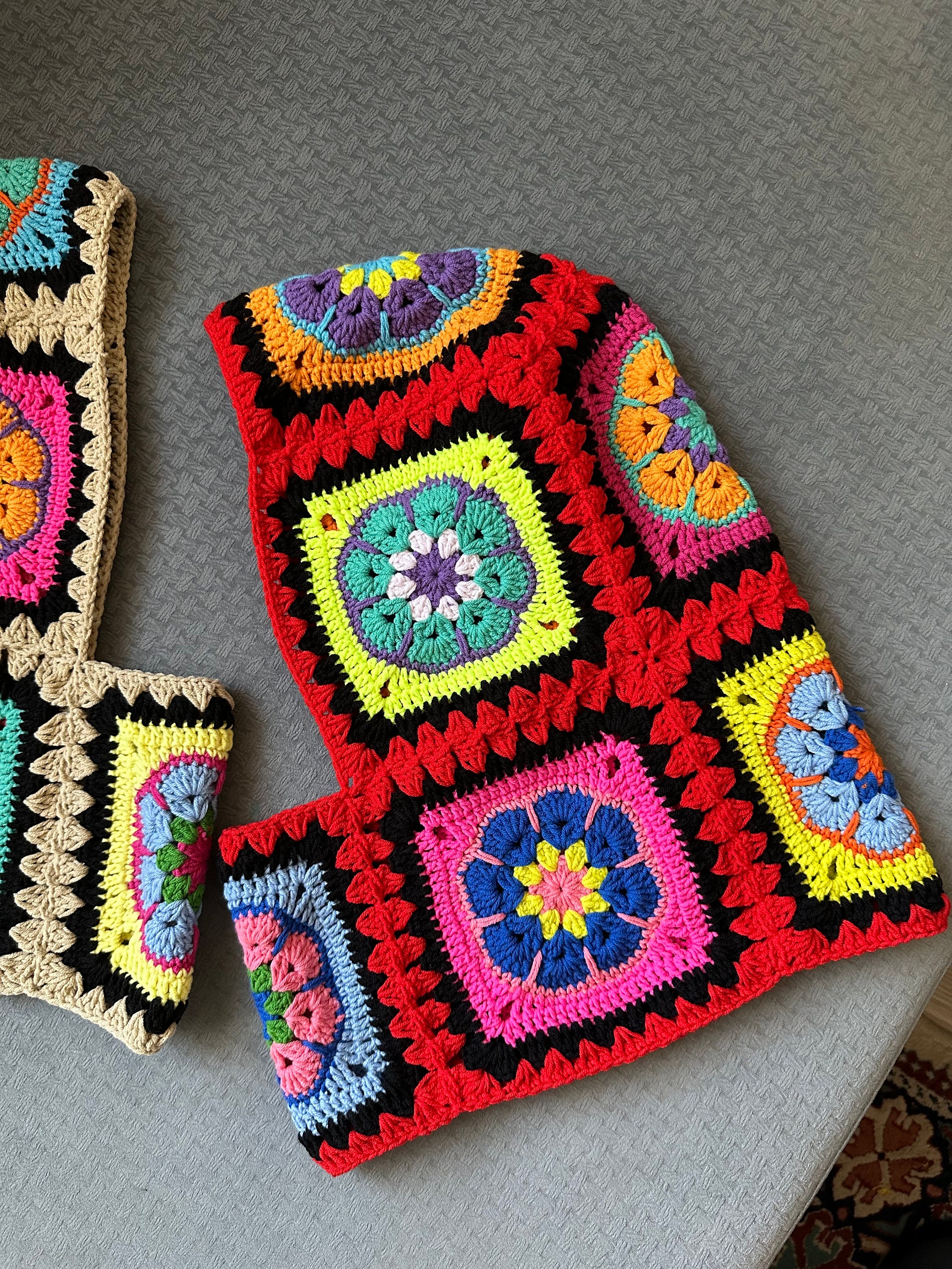 Oversize Granny Square Chic Balaclava, Red & Beige Floral Balaclava, Knitted Balaclava, Crochet Balaclava, Granny Square Hat, Balaclava Hood