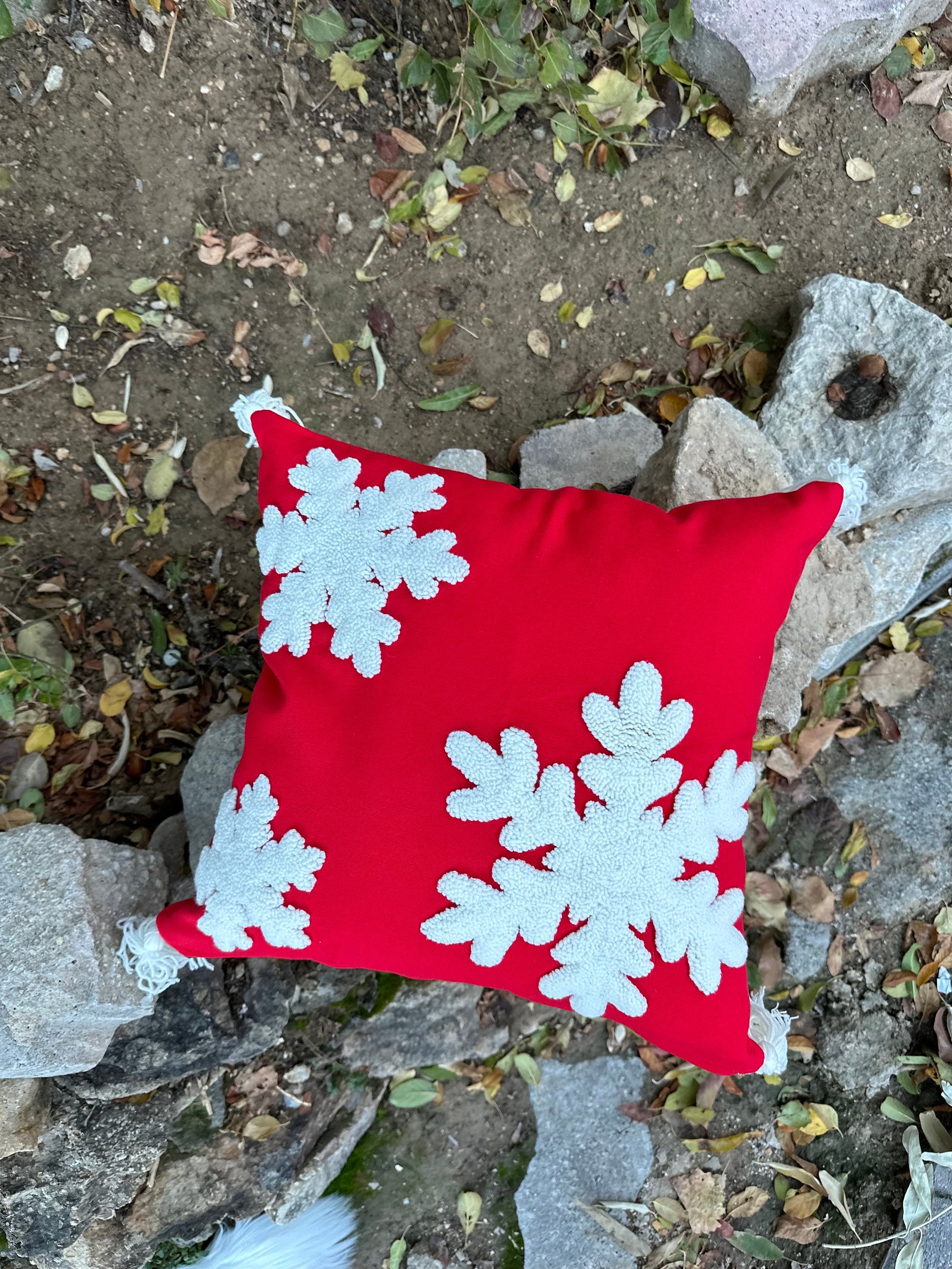 Relationship Gift Pillowcase - Girl Pillowcase with Cute Snowflake Design - Ideal for Newlywed, J... — photo 2 of 10