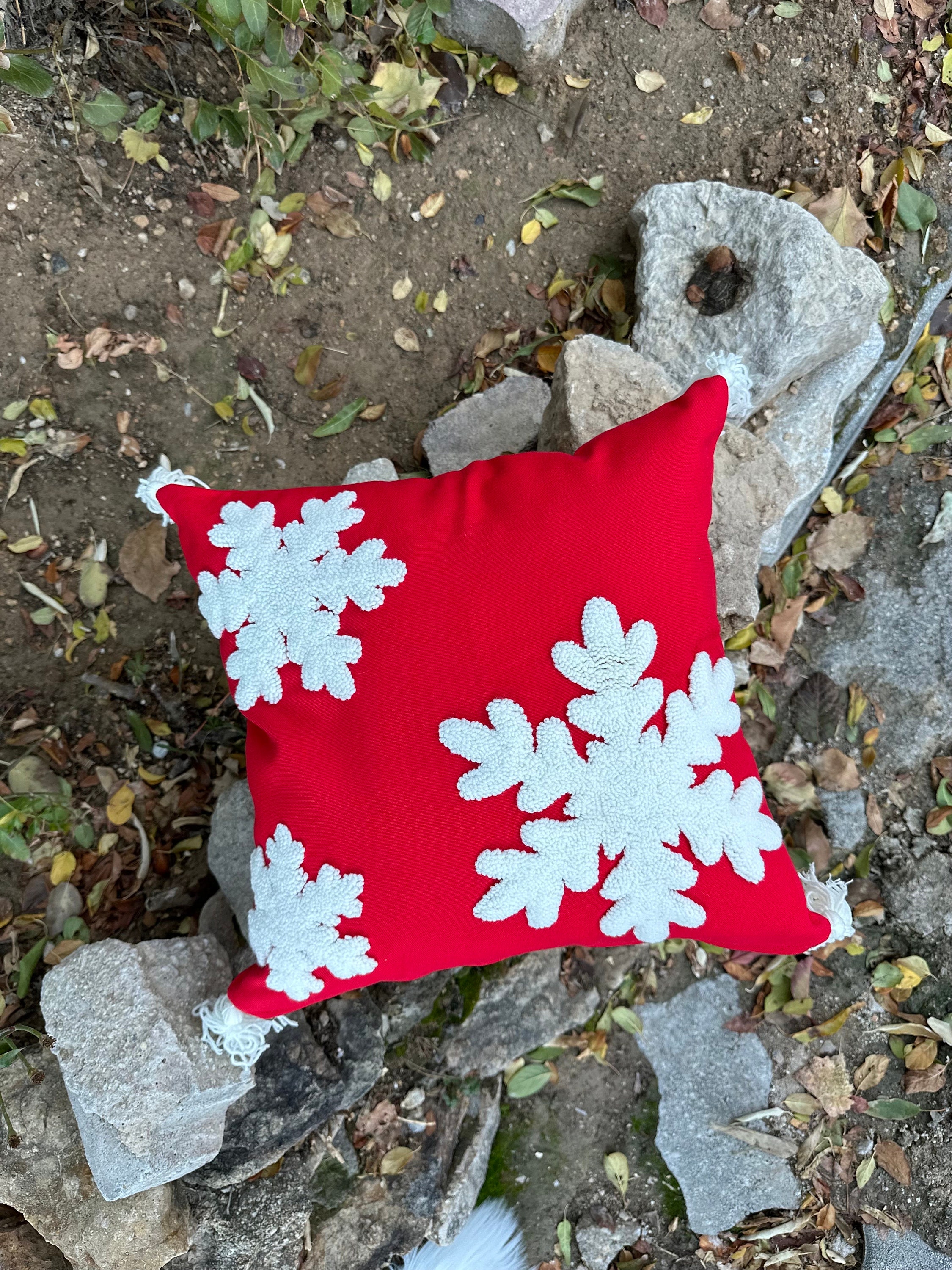 Relationship Gift Pillowcase - Girl Pillowcase with Cute Snowflake Design - Ideal for Newlywed, J... — photo 3 of 10