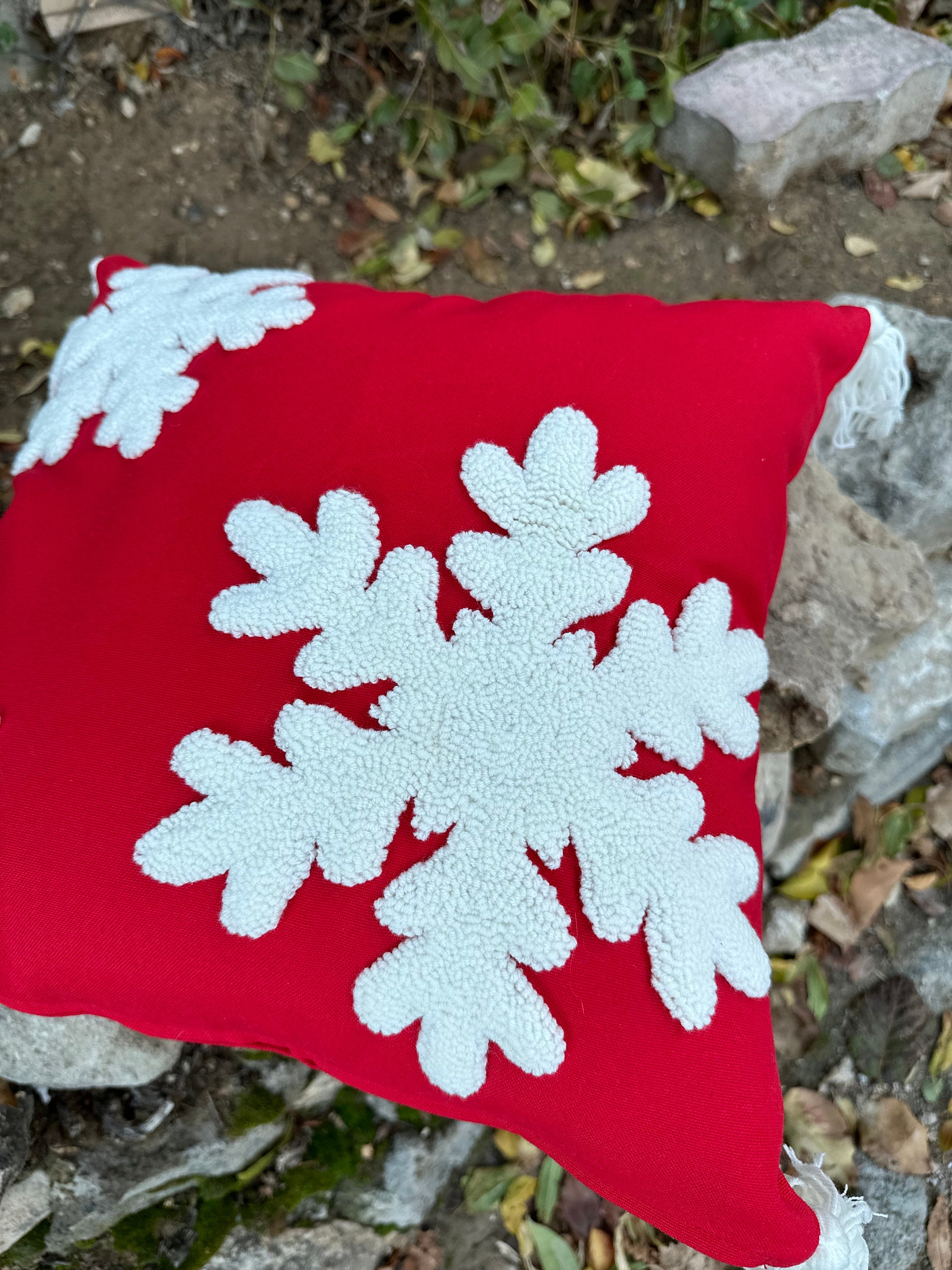 Relationship Gift Pillowcase - Girl Pillowcase with Cute Snowflake Design - Ideal for Newlywed, J... — photo 7 of 10