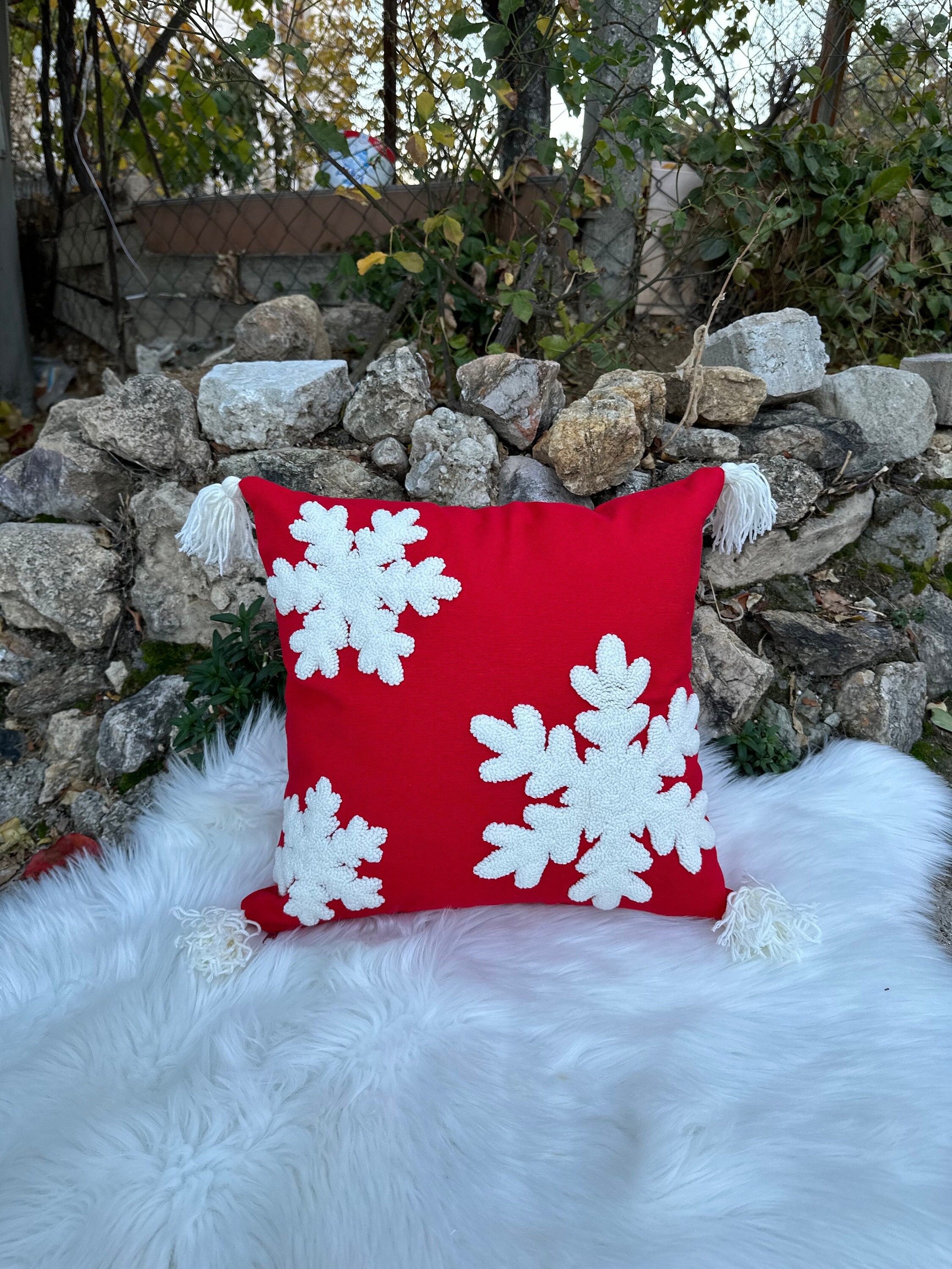 Relationship Gift Pillowcase - Girl Pillowcase with Cute Snowflake Design - Ideal for Newlywed, J... — photo 6 of 10