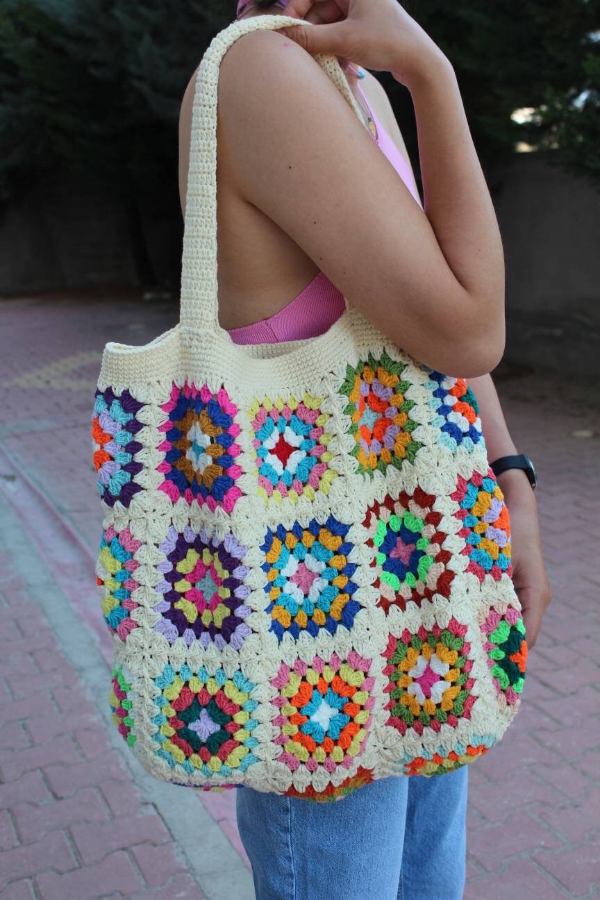 Soft Cream Beach Bag, Vintage Style Crochet Perfect Hobo, Unique Granny Square Design, Retro Summer Comfortable Tote, Stylish Bohemian Purse
